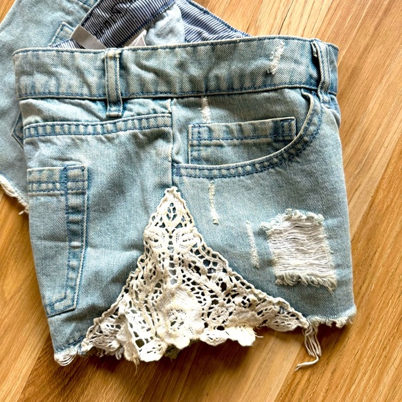 Distressed denim shorts - Picture 4 of 4